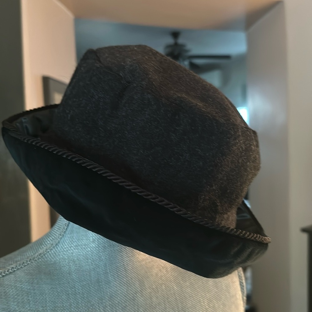Velvet and wool hat